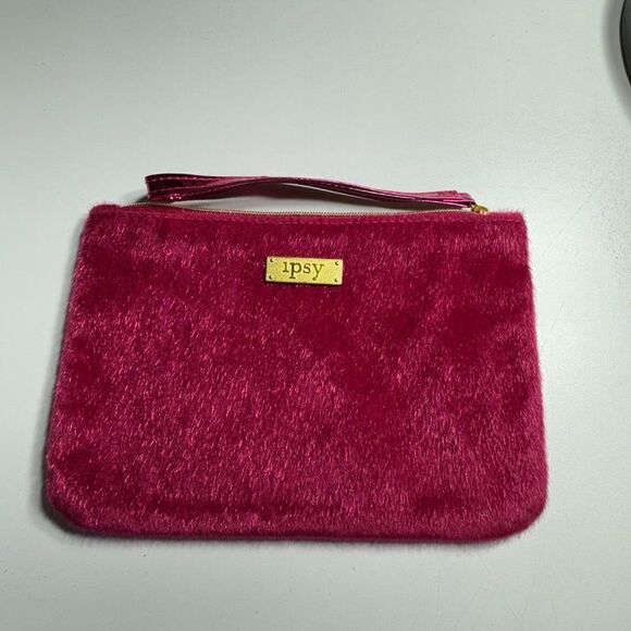 3 for $10 Ipsy December 2016 Magenta Fuzzy Cosmetic Bag with Strap - Picture 1 of 3